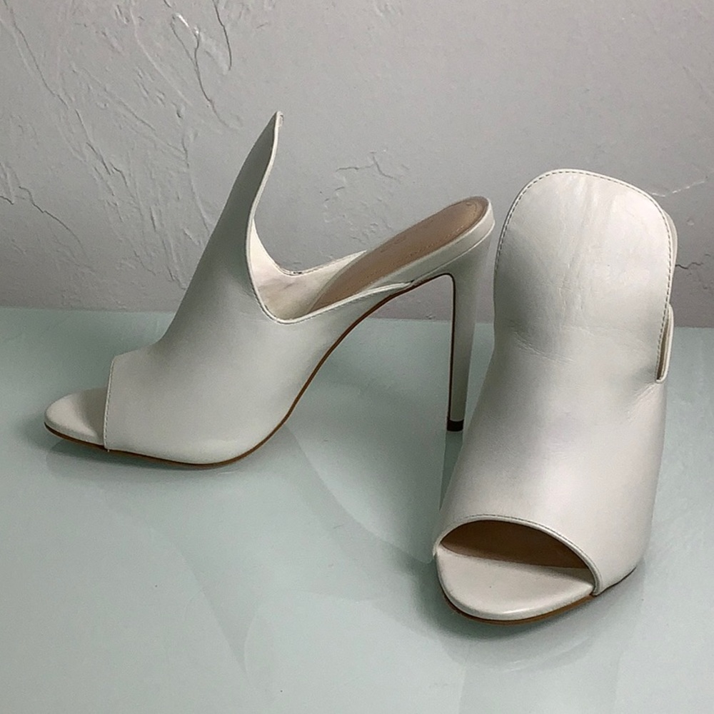 Aldo winter withe Leather Slip on open toes Mules heels size 9 EUC